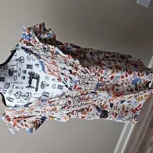 Old Navy Ruffle Short Sleeve Floral Lightweight Top Women's Medium Shirt